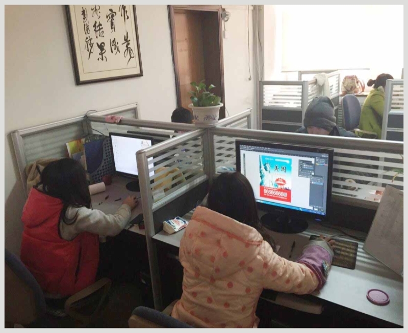 專業(yè)的戶外媒體創(chuàng)意團隊,為客戶提供優(yōu)秀的創(chuàng)意設(shè)計及高品質(zhì)的戶外廣告制作服務(wù)